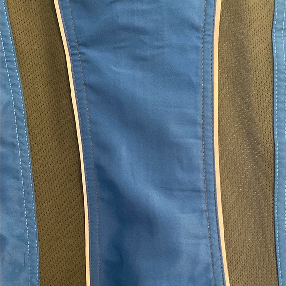 2XU Women’s Blue and Black Performance Jacket - Picture 4 of 6